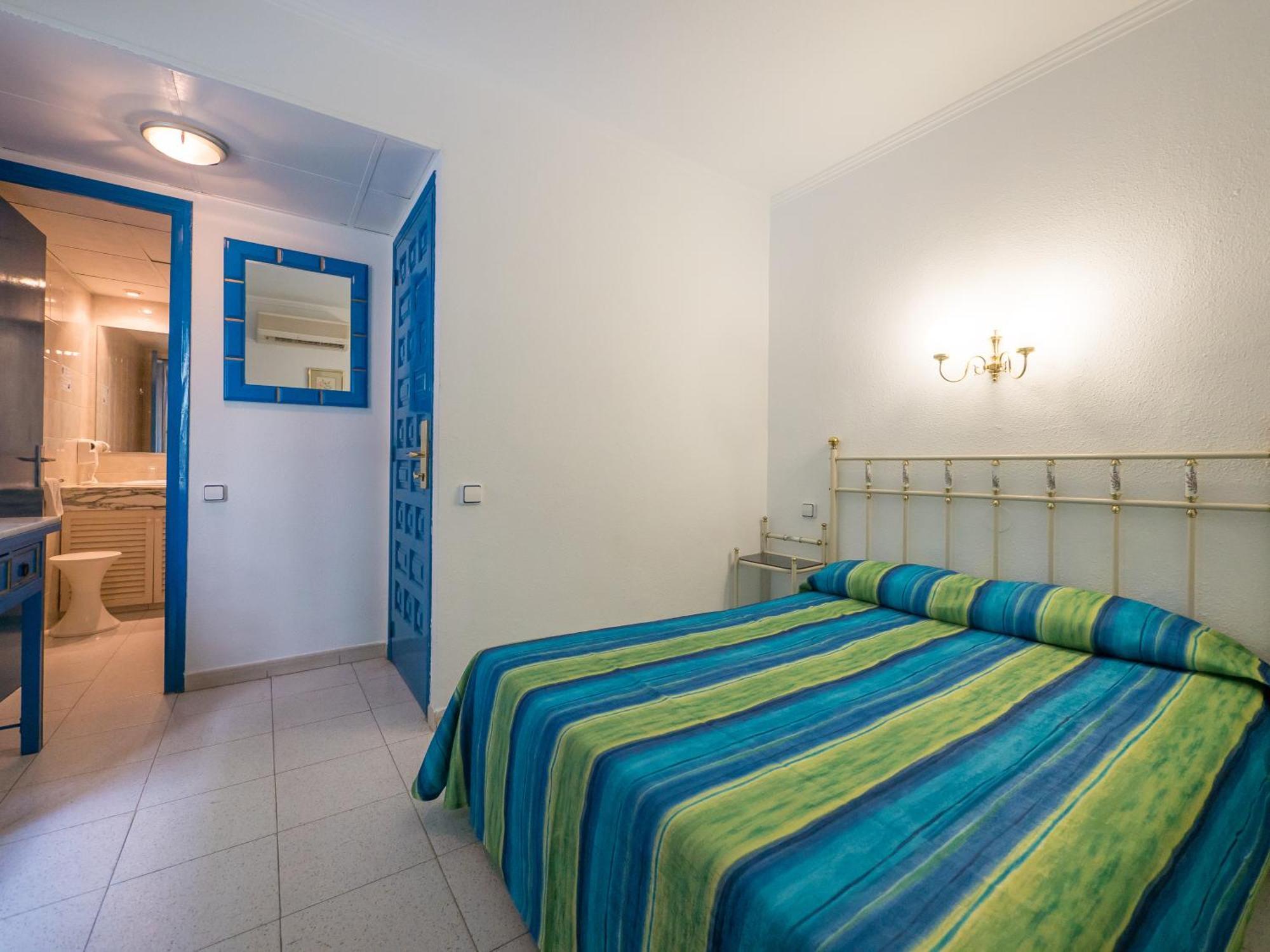 Hotel Checkin Garbí Calella Habitación foto